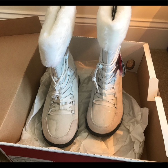 New Balance snow boots - Picture 2 of 5